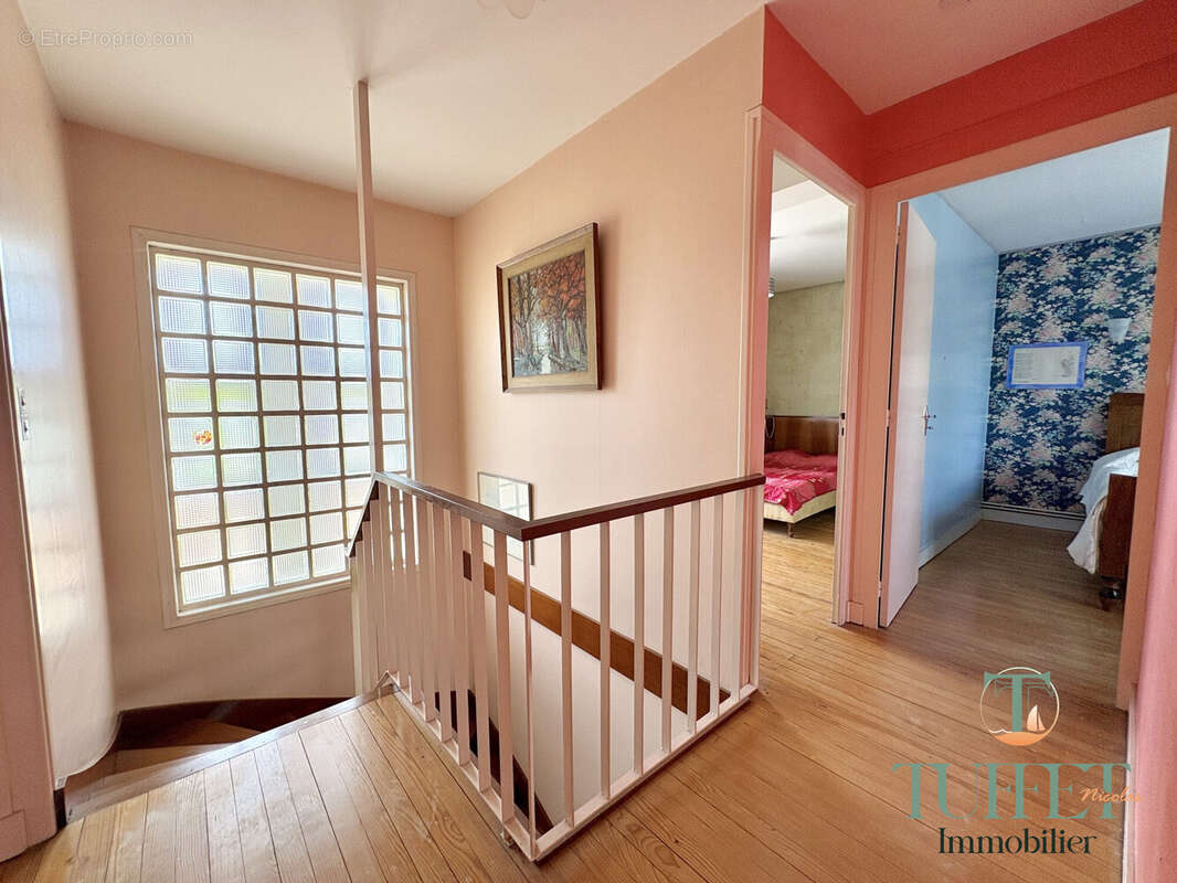 Maison 200 m² à Saint-Just-Luzac  - photo 5