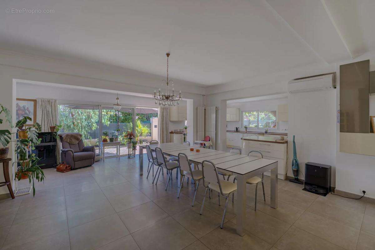 Maison à LA VALETTE-DU-VAR