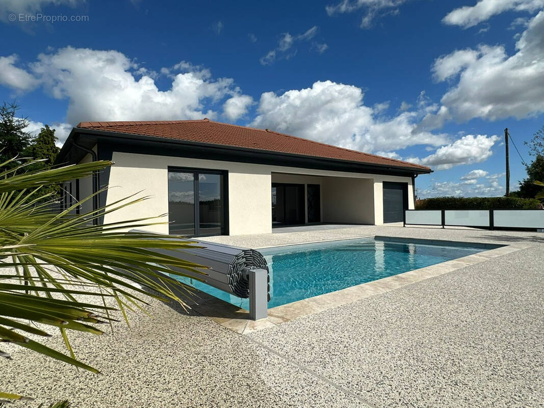 Maison à SAINT-ALBAN-LES-EAUX