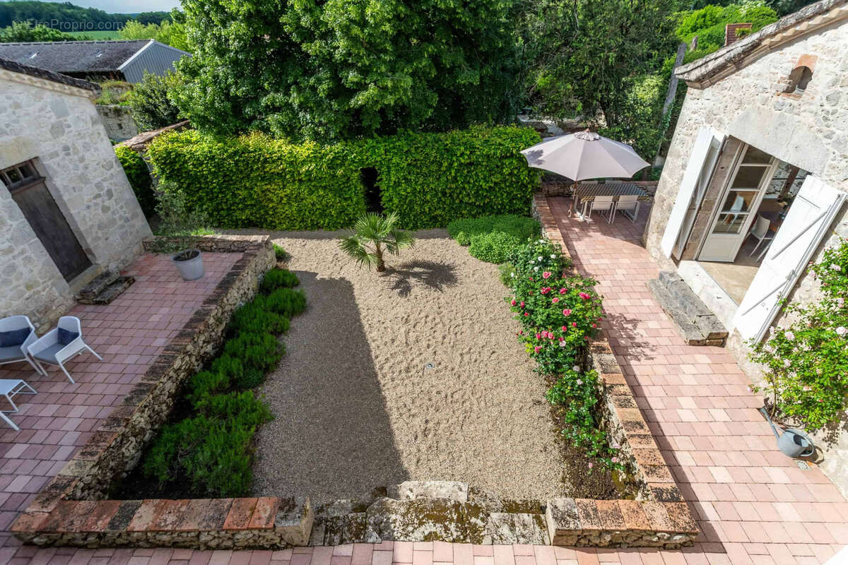 Maison de village avec jardin et garage - photo 9