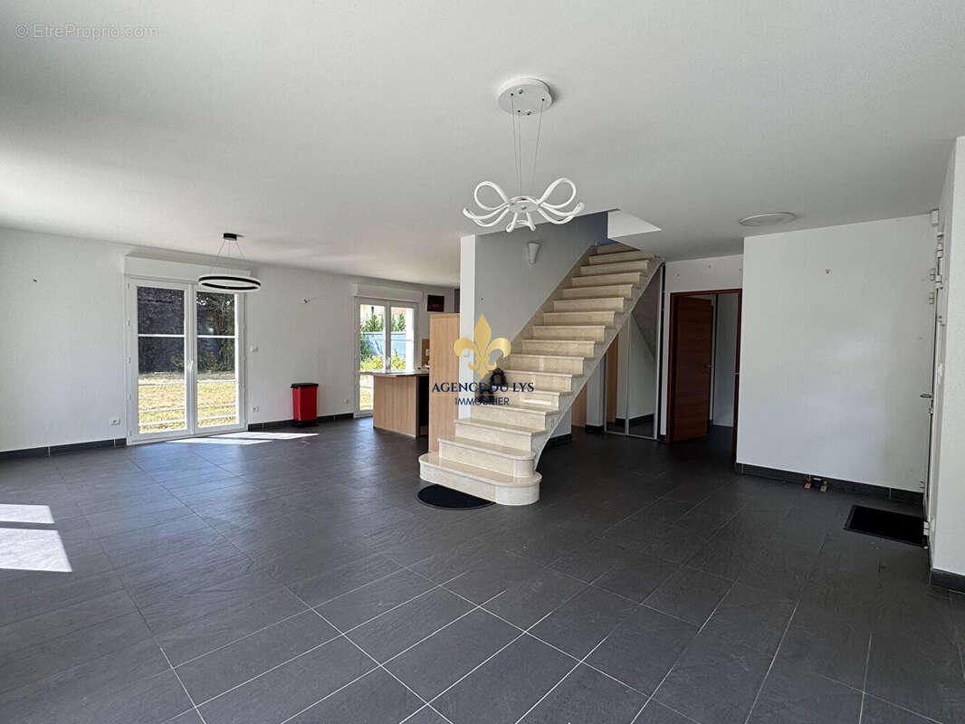 Maison hyper-centre Lamorlaye - photo 3