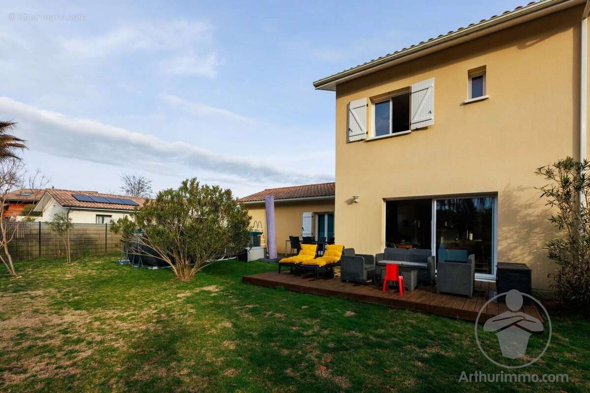 Maison à PARENTIS-EN-BORN