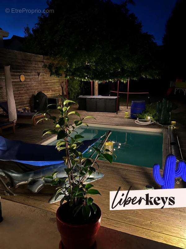 Maison 127m² avec piscine, jardin, terrasse, sous-sol et double parking à Gagny - photo 15