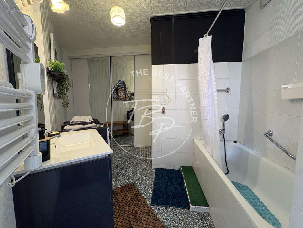 Appartement à LAMALOU-LES-BAINS