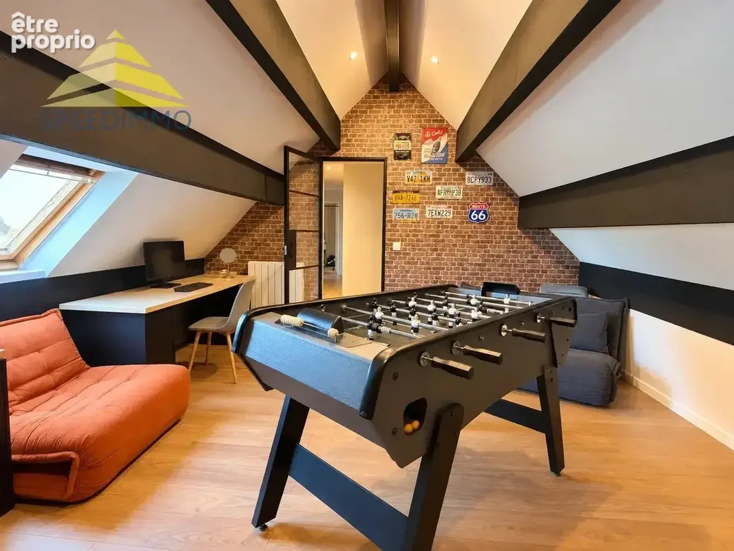 Mandres-les-Roses – Maison familiale avec piscine sur un terrain de 1 309 m² - photo 12