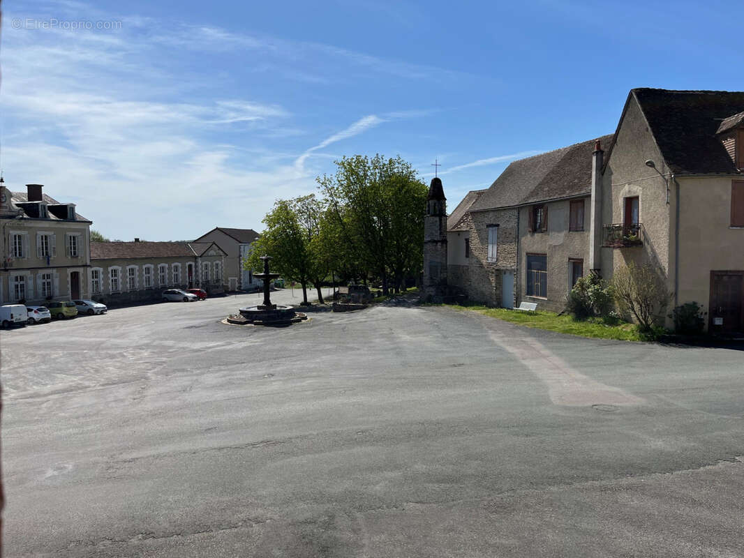 Maison à COUSSAC-BONNEVAL