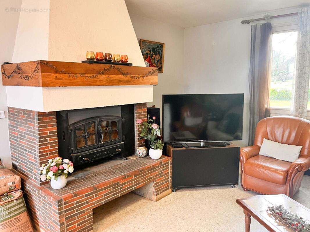 Maison 110m², 2 chambres, bureau, avec fort potentiel d'agrandissement, jardin arboré de près de 7000m², 5 pièces, 2 chambres- 4 - photo 6