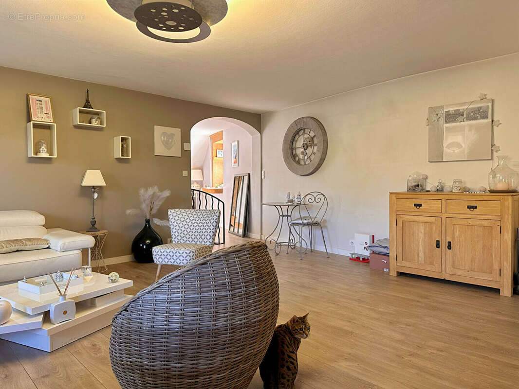 Maison à POUILLY-LE-MONIAL