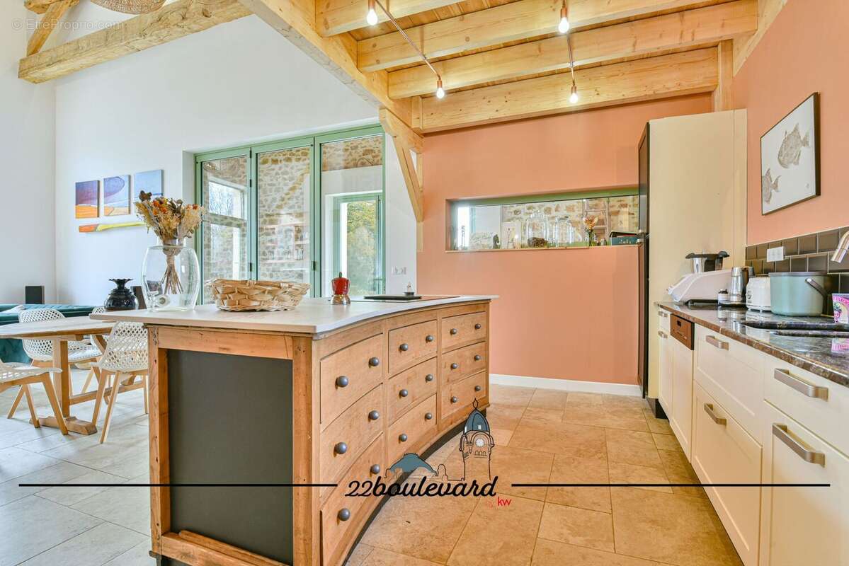 Maison à COMPREIGNAC