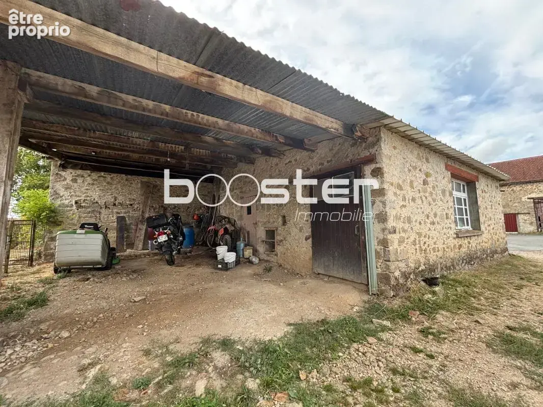 Maison de campagne avec dépendances sur 1900 m² de terrain au cœur du Chalard - photo 8