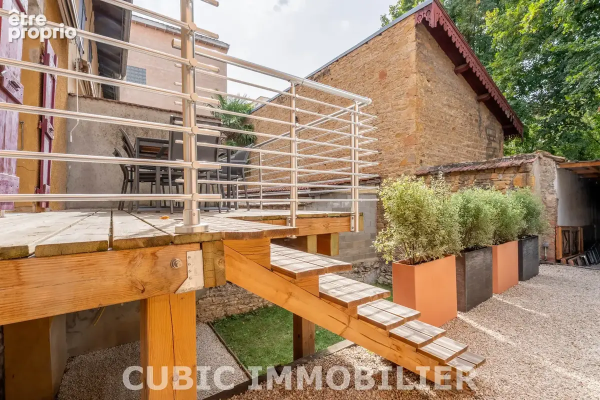 Villefranche-sur-saône    maison de ville avec terrasse et jardin - photo 4