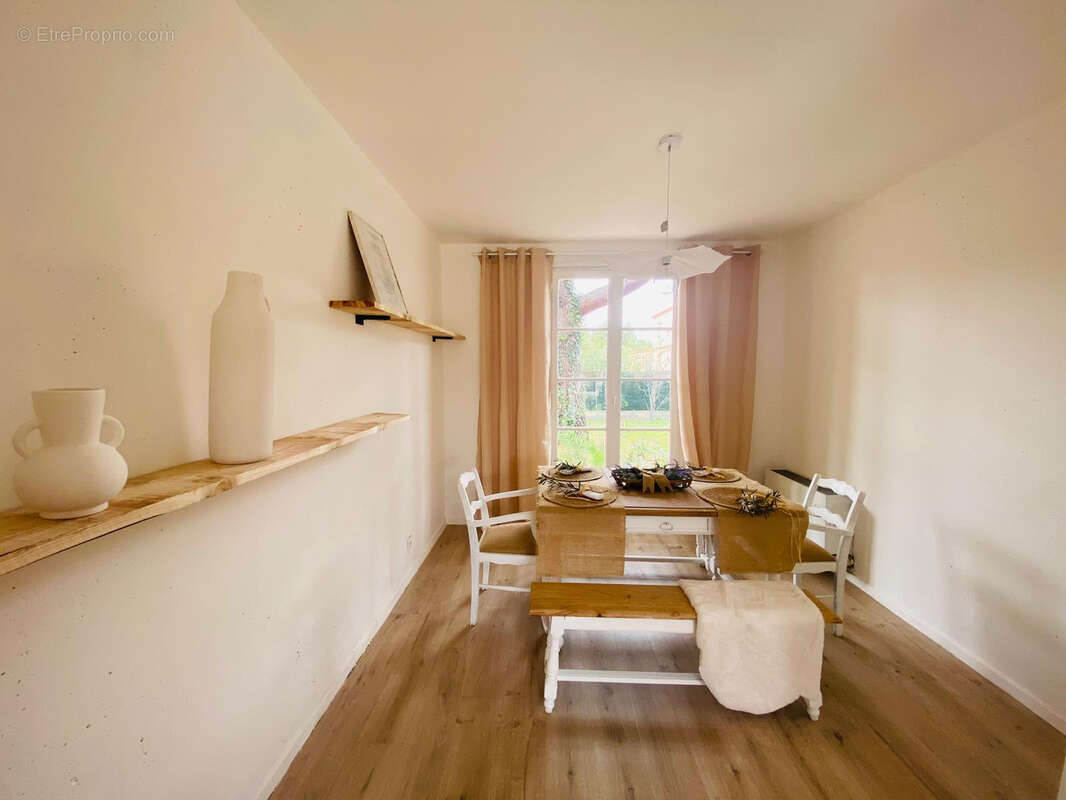 Maison à SAINT-LAURENT-DE-LA-SALANQUE