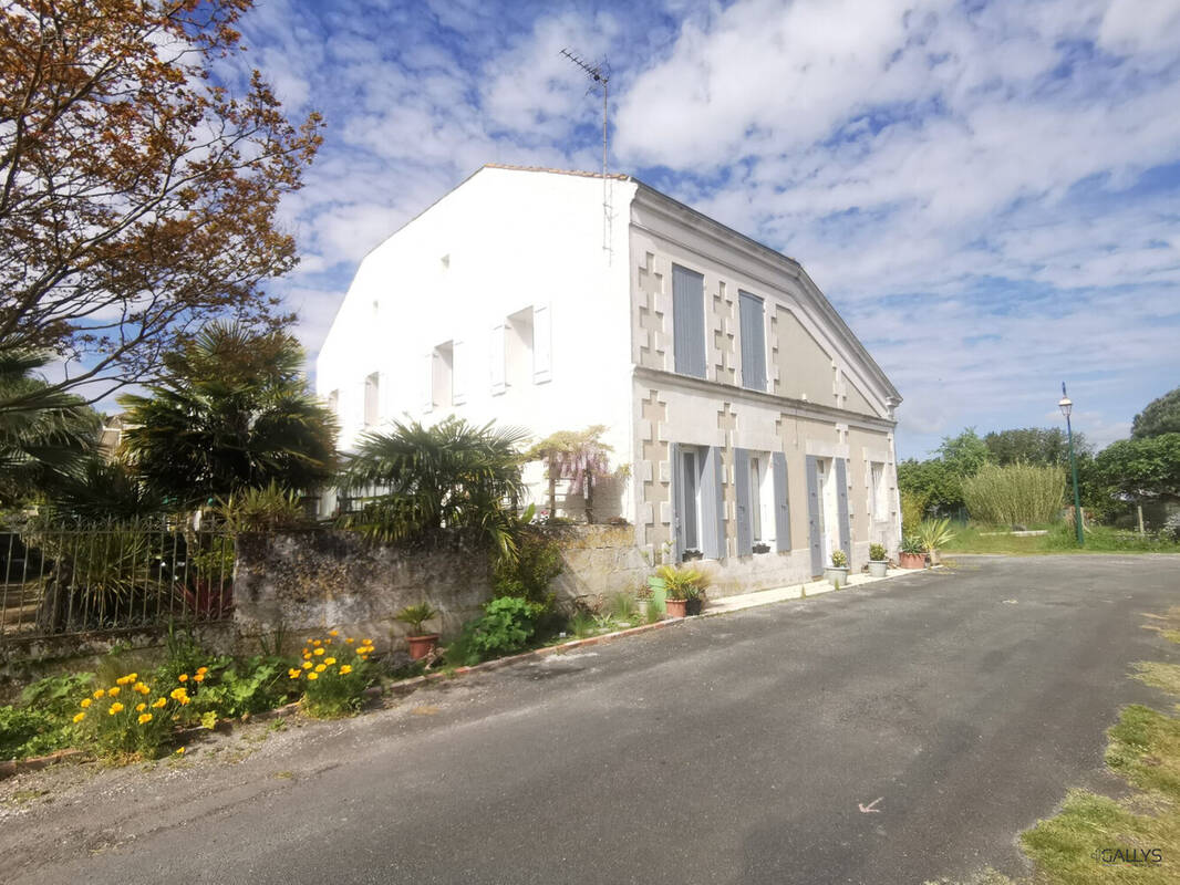 Maison à CHENAC-SAINT-SEURIN-D'UZET