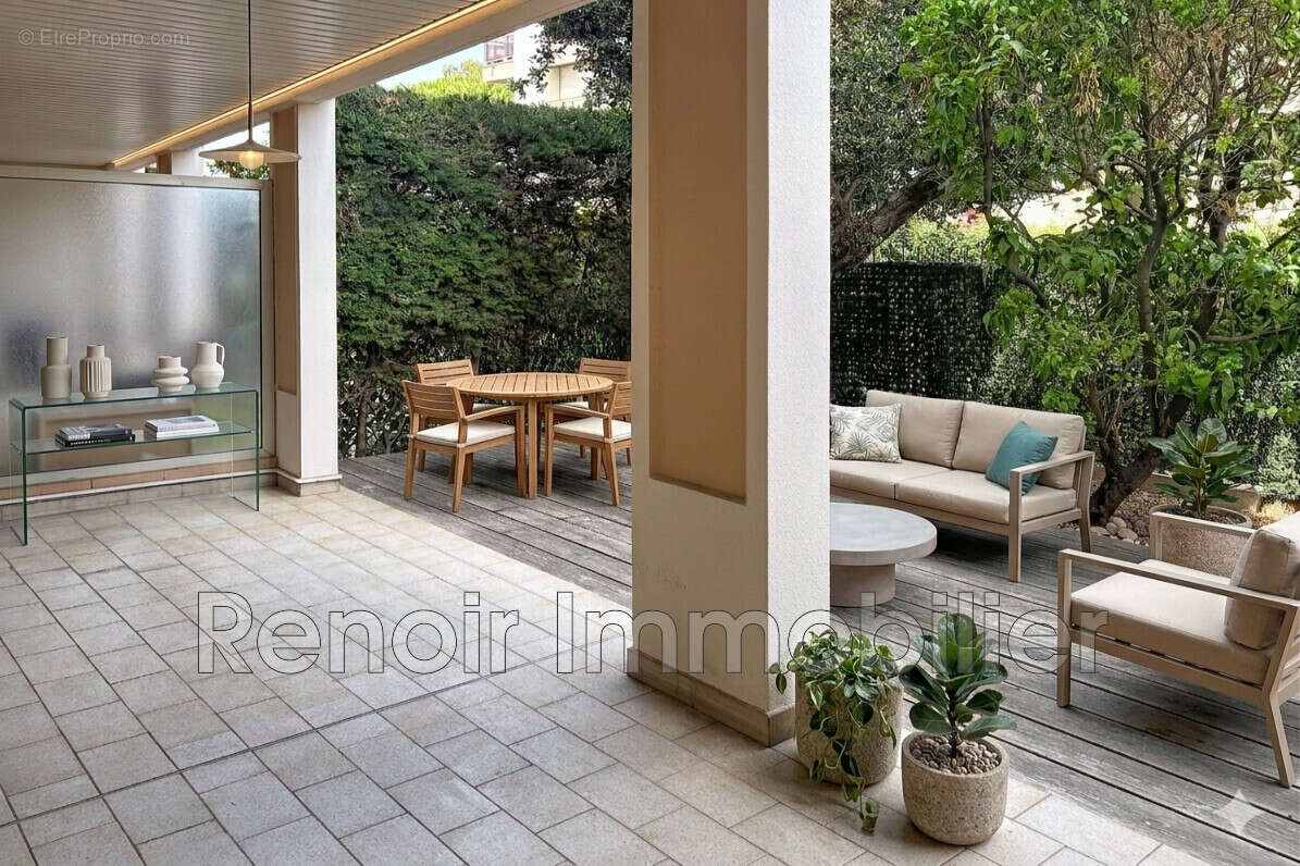 Appartement à SAINT-LAURENT-DU-VAR
