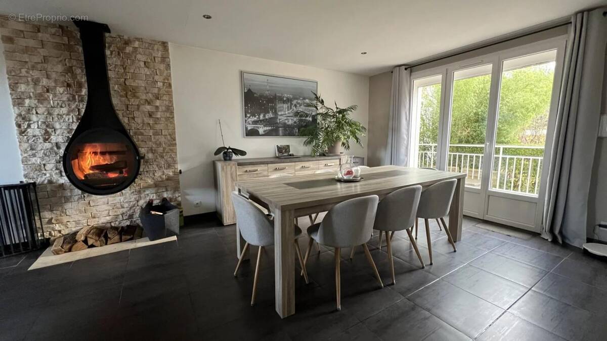 Maison à LES CLAYES-SOUS-BOIS