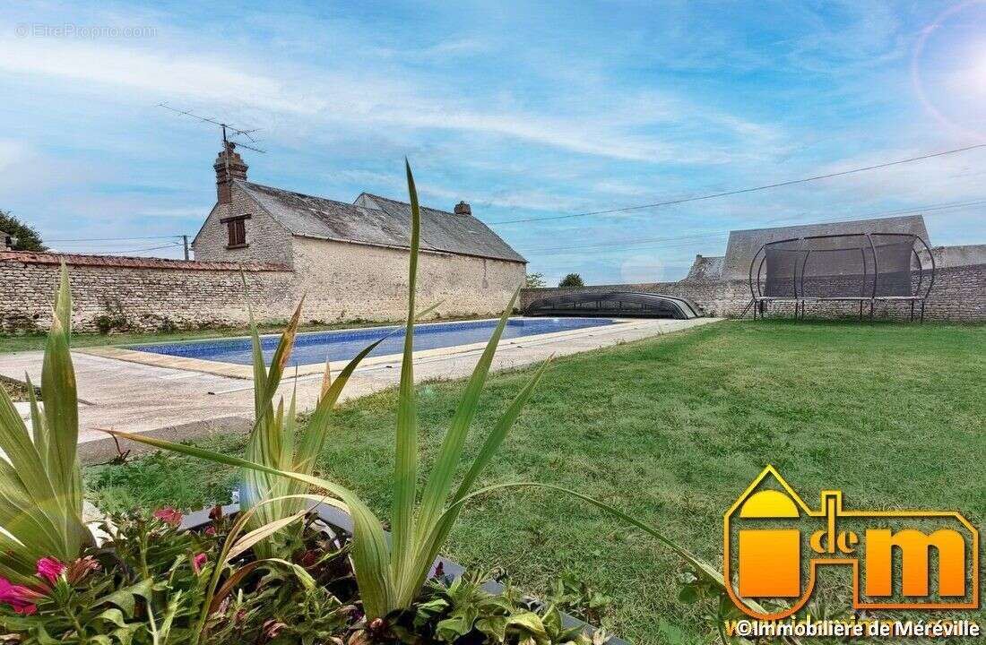 Maison à MEREVILLE