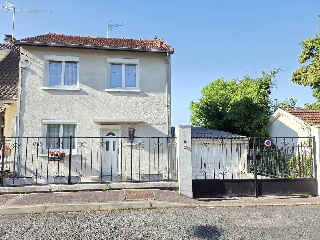 Maison à MARLY-LA-VILLE
