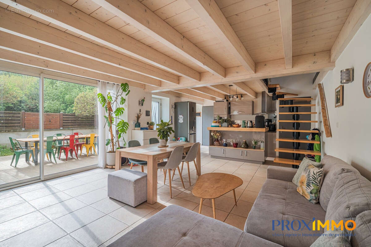 Maison 100 m² à Saint-Cassien  - photo 6