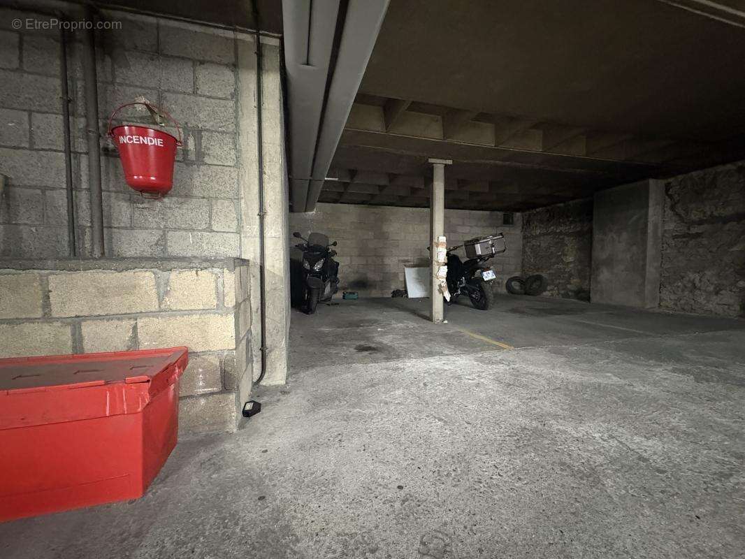 Parking à PARIS-15E