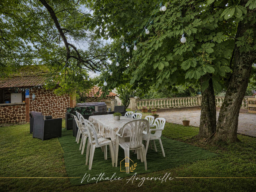 Maison à LEYNHAC