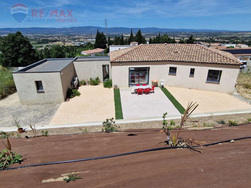 Villa 4 faces de plain pied de type 4 avec garage et jardin - photo 2