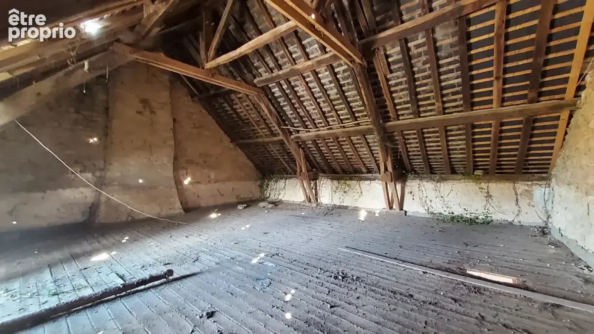 A VENDRE - Longère à rénover de 180m2 - 1080m2 de terrain - TEILLAY - photo 5