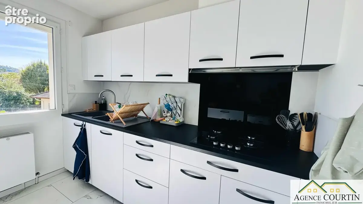 Maison familiale avec 4 chambres, terrain clos et vue dégagée à Lons-le-Saunier - photo 4