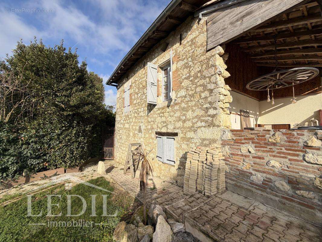 Maison à MAUVEZIN