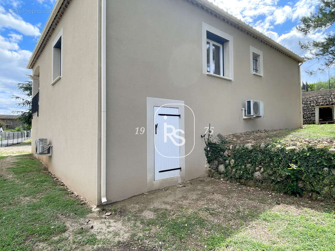 Une lumineuse villa de plain-pied récente de 80 m2 avec 559 m2 de jardin avec 3 chambres. - photo 13