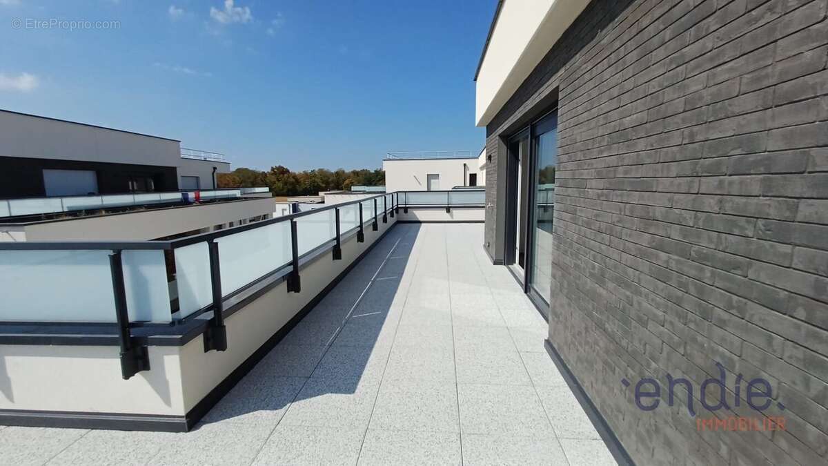 RESPIR'IMMO Altkirch by Endie vous propose ce superbe appartement 4 pièces en attique avec une terrasse exceptionnelle de 79 m²  - photo 8