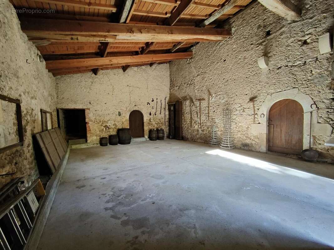 Maison à SAINT-MORILLON