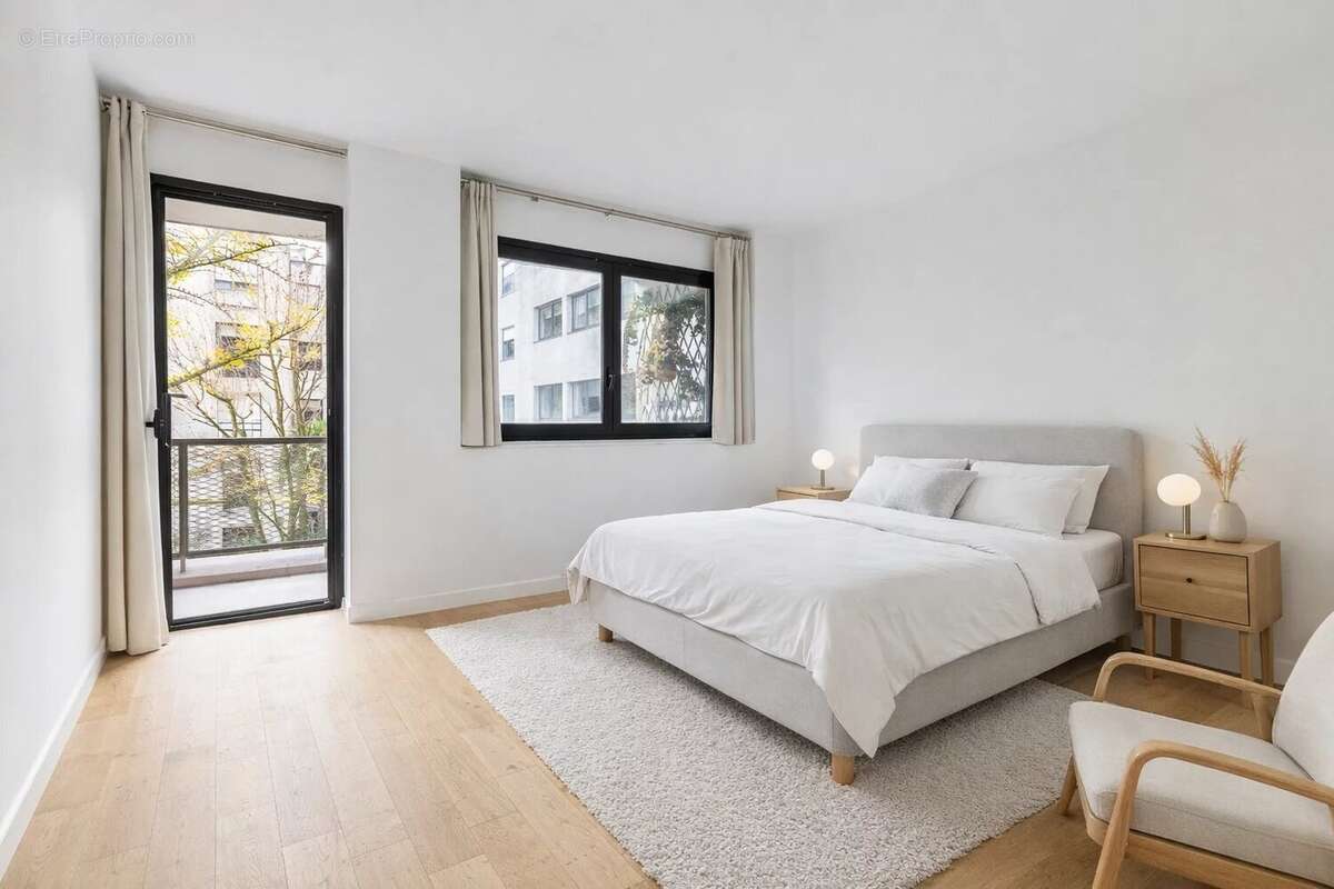 Appartement à PARIS-16E