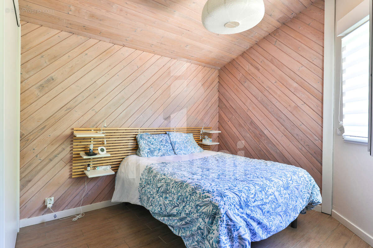 Superbe propriété avec piscine, dépendances et jardin paysager à deux pas des commodités - photo 10