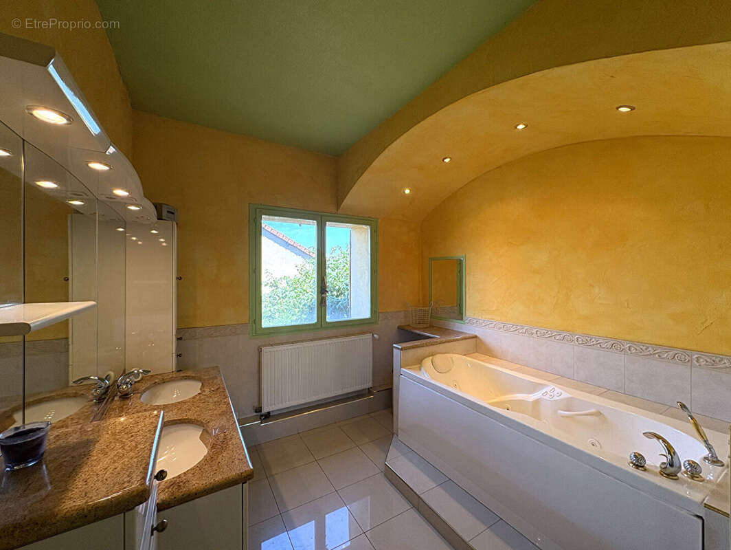 Maison à CHARLEVILLE-MEZIERES