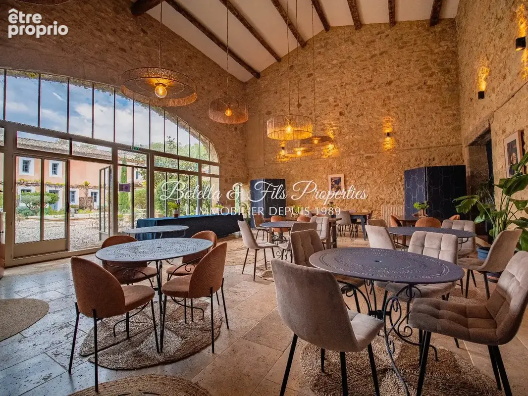Maison 32 pièces 1 600 m² à vendre à Uzes (30700) - photo 2