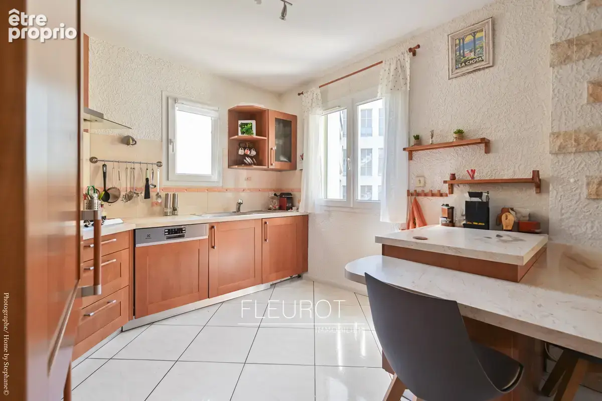 Appartement 4 pièces 90 m² à vendre à La Ciotat (13600) - photo 3