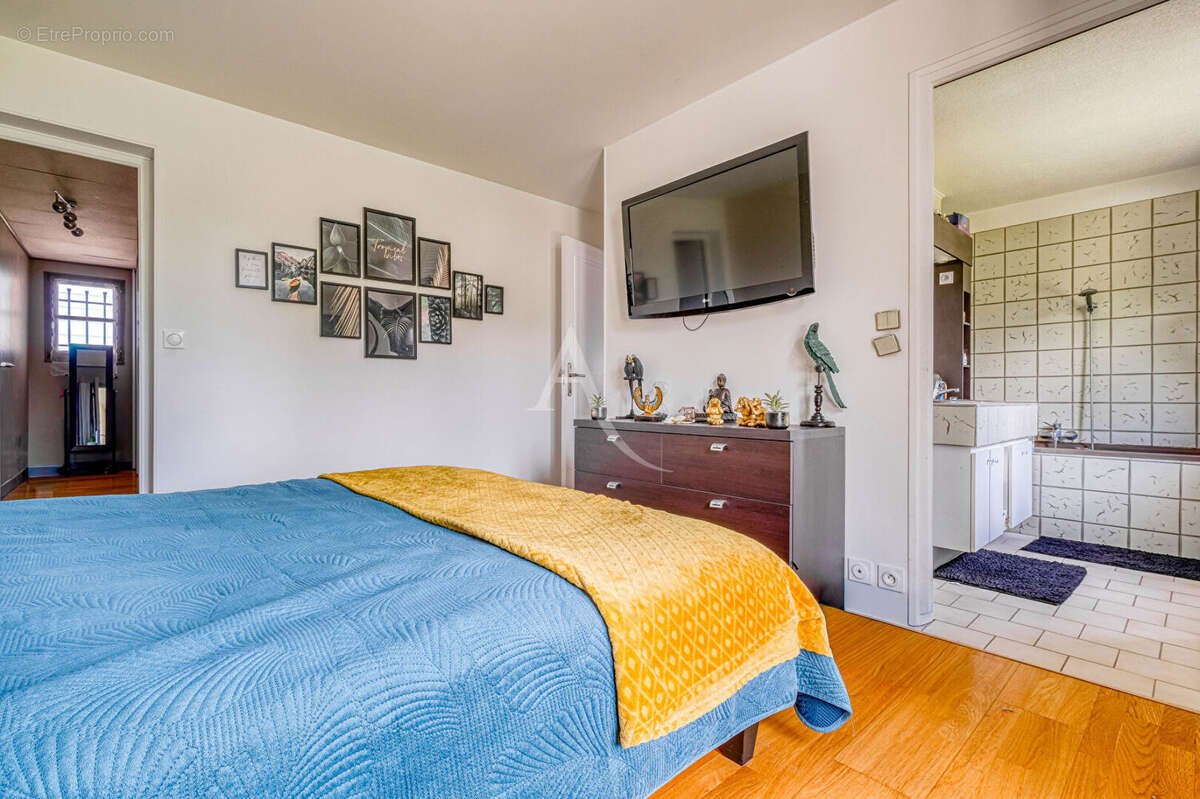 Grande maison familiale rénovée 216 m², 5 chambres, terrain sans vis-à-vis, garage triple - photo 7