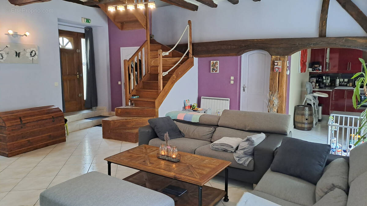 Maison à AILLANT-SUR-THOLON