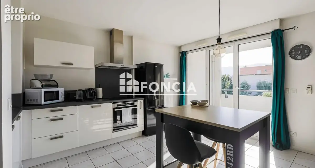  T2 de 47 m² en excellent état, avec terrasse couverte et ascenseur, au cœur d’un secteur recherché proche des transports. Une o - photo 7