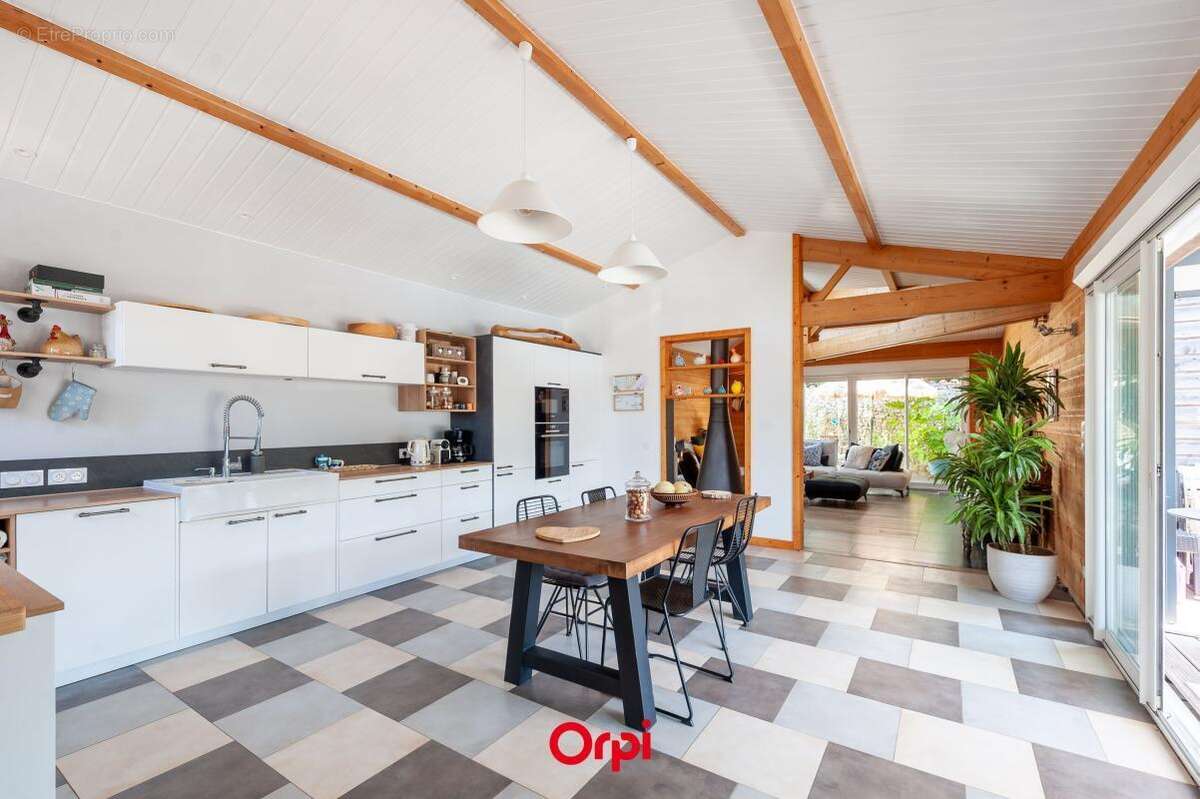 Maison familiale de plain-pied avec piscine! - photo 4
