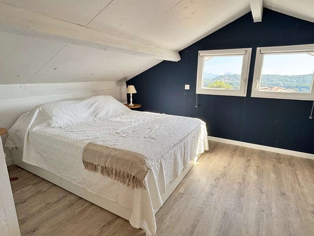 Maison à ROQUEBRUNE-SUR-ARGENS