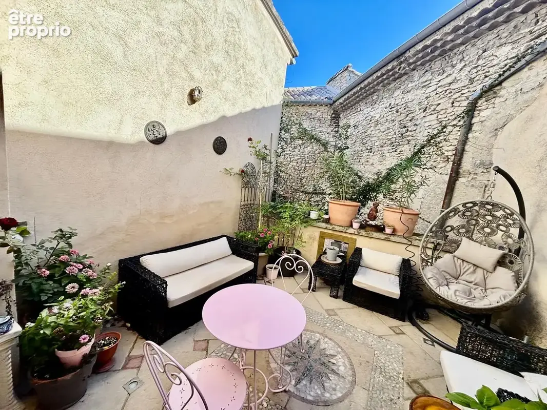 TAULIGNAN- Maison de village pleine de charme avec terrasse. - photo 1