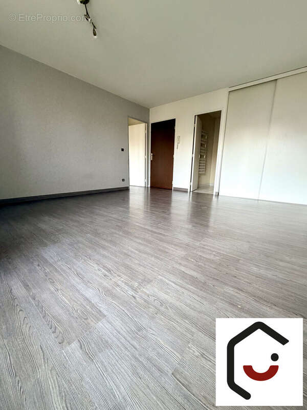 Appartement à SAINT-PIERRE-LES-NEMOURS