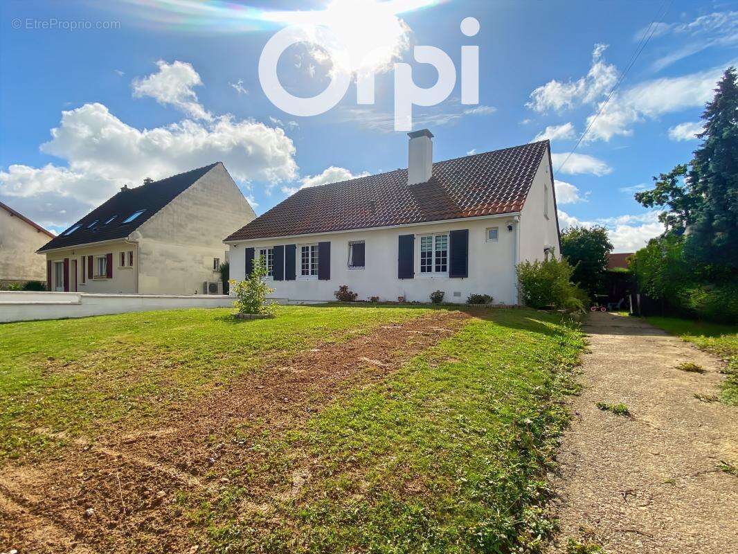 Maison à ESTREES-SAINT-DENIS