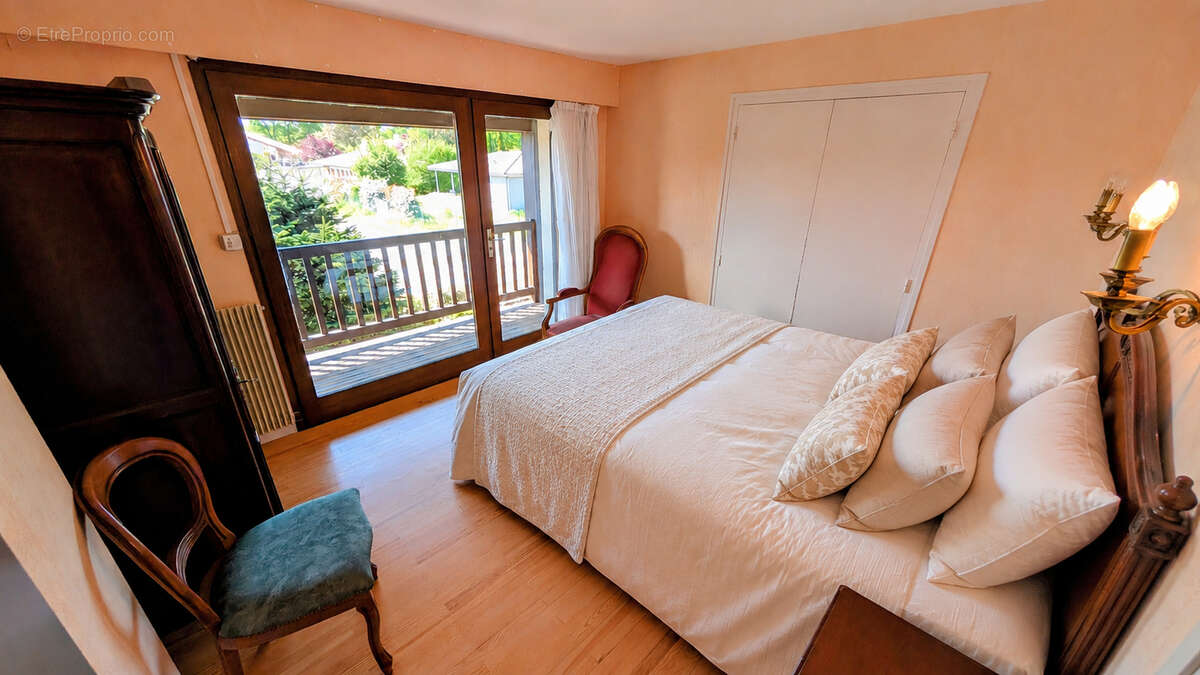 Belle villa cossue F8 sur terrain arboré 900 m² - photo 17
