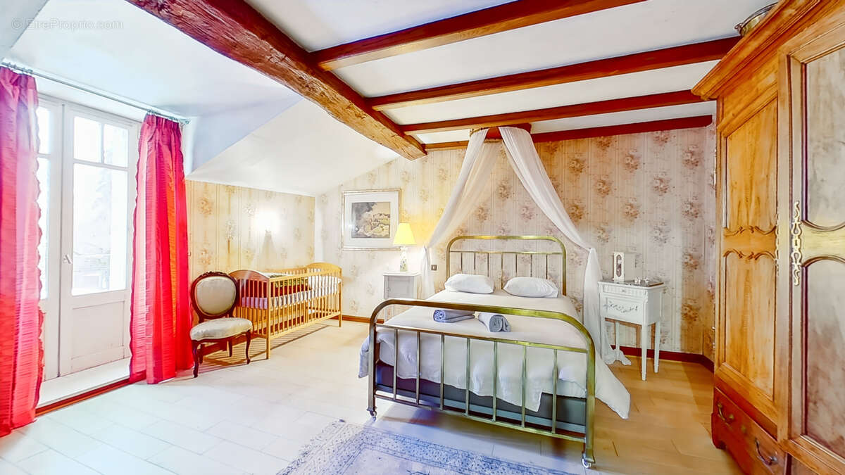 Maison à VIVIERS-SUR-CHIERS