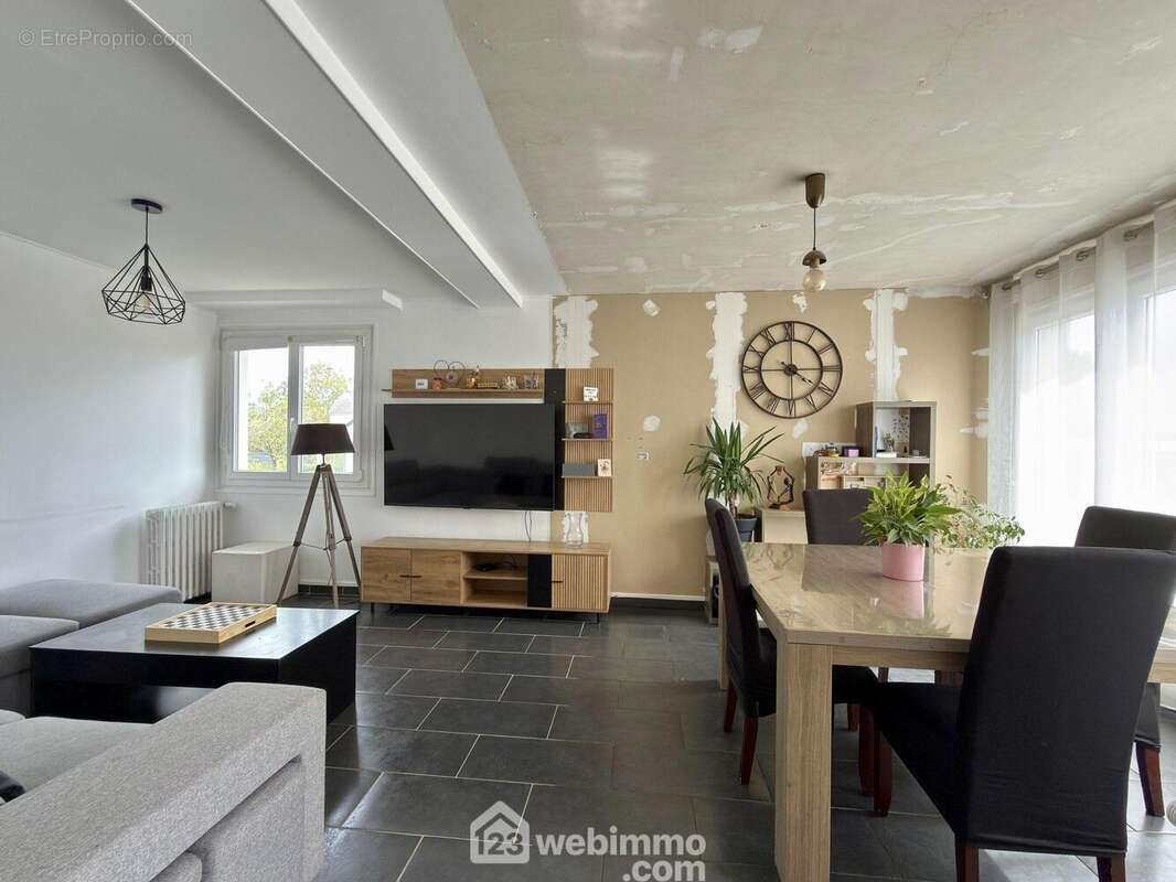 Maison 102 m² à Maze  - photo 5