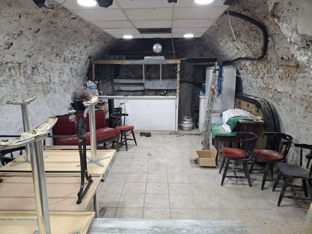 Commerce à ROQUEVAIRE