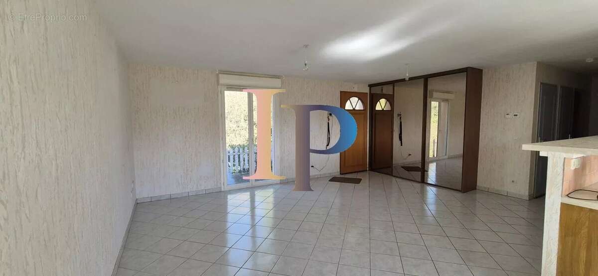 Maison à LA CLAYETTE