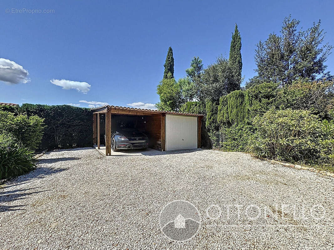 Maison à ROQUEBRUNE-SUR-ARGENS